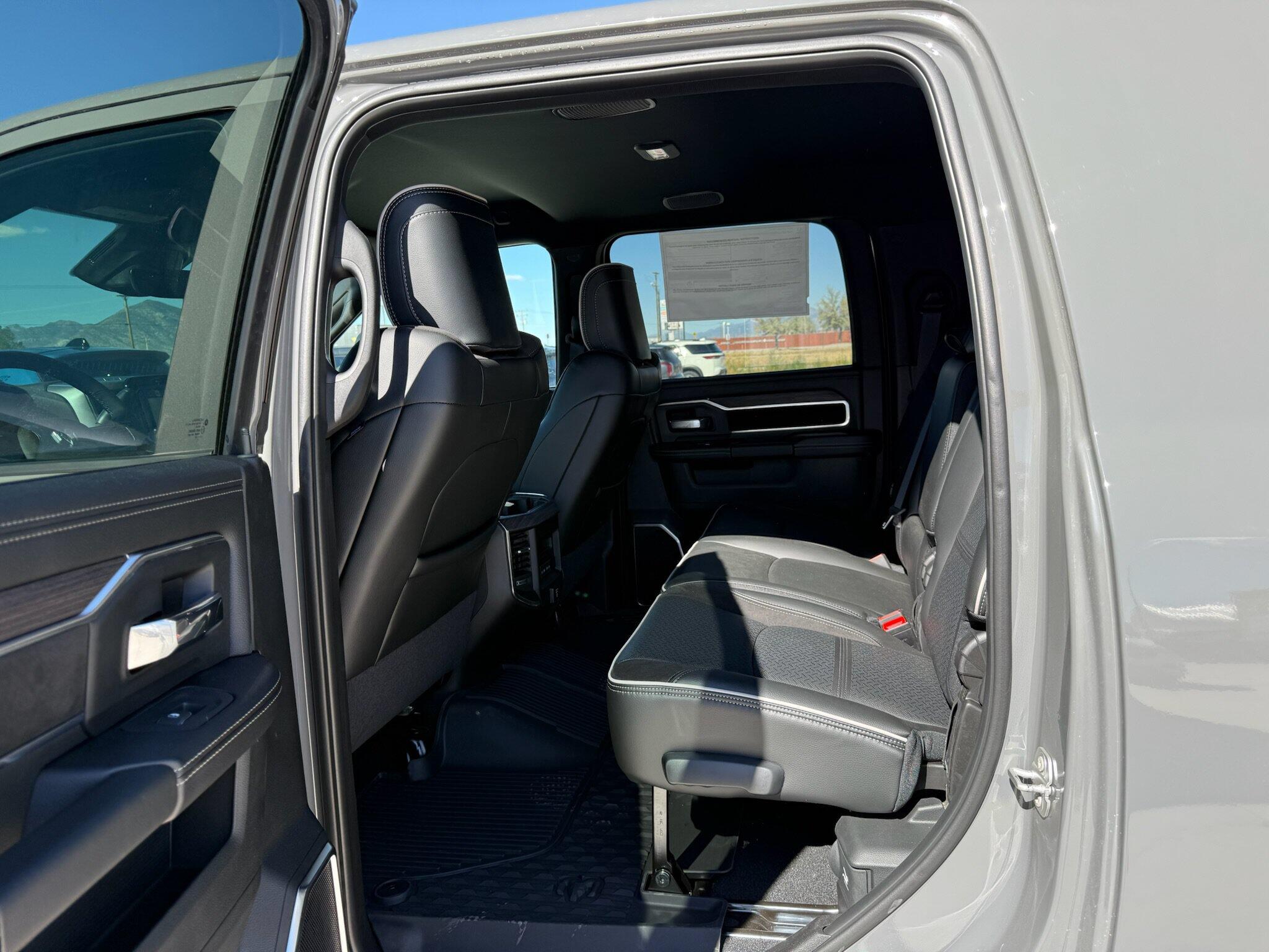 2026 RAM 3500 Laramie - Photo 20