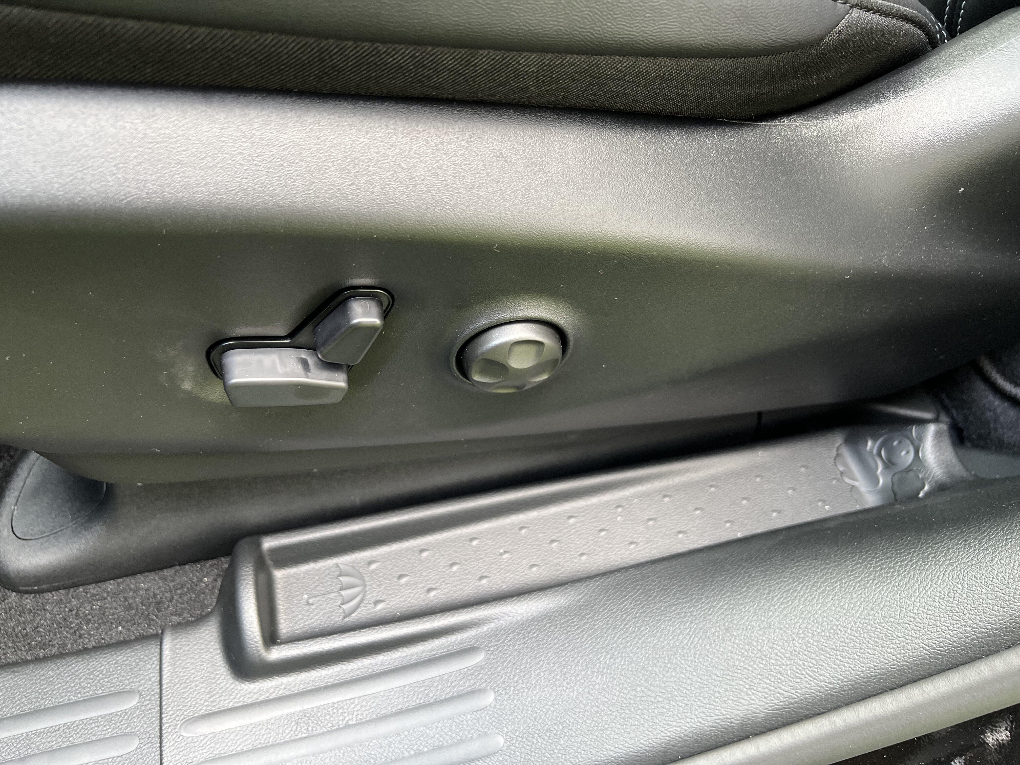 2026 Chrysler Pacifica Select - Photo 18