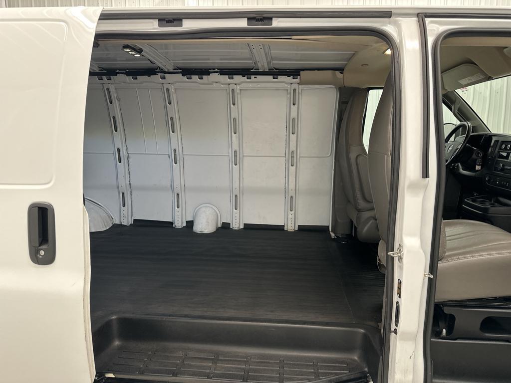 2023 GMC Savana Cargo Work Van photo 19