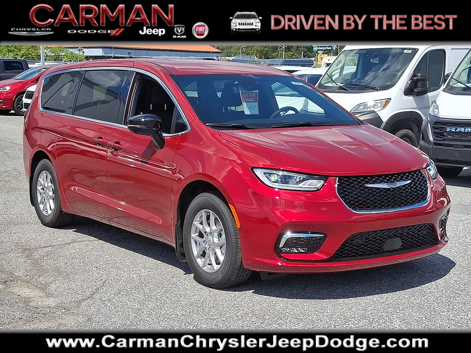 2026 Chrysler Pacifica Select's photo