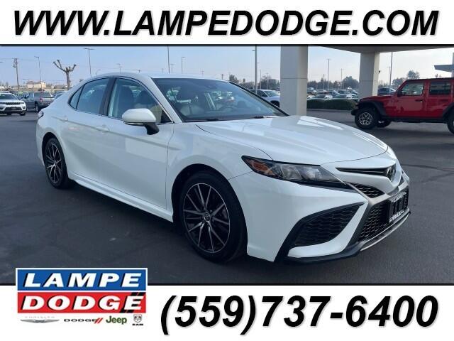 Used 2022 Toyota Camry SE with VIN 4T1G11AK3NU671448 for sale in Visalia, CA