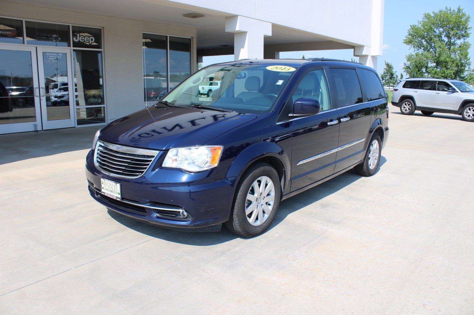 Used 2015 Chrysler Town & Country Touring with VIN 2C4RC1BGXFR645638 for sale in Highland, IL