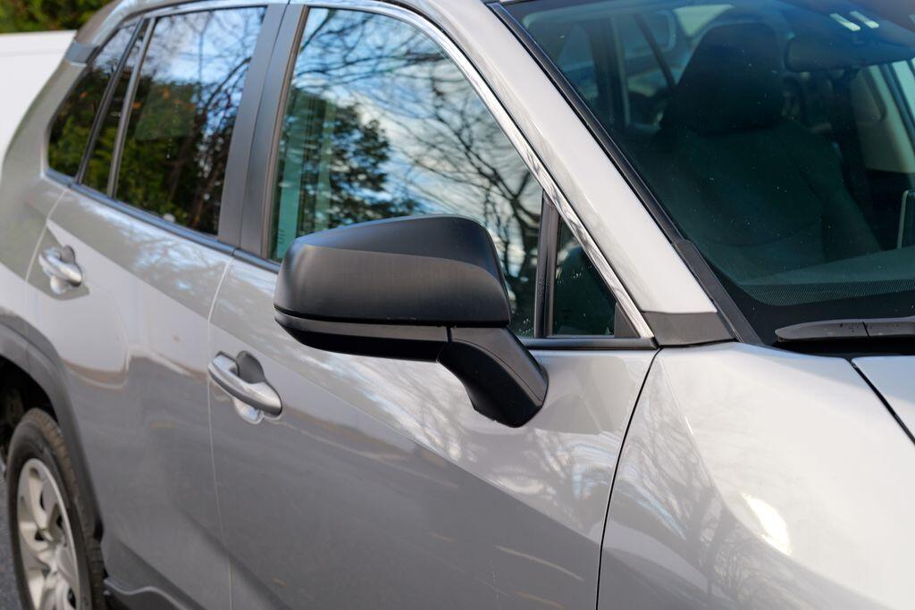 2024 Toyota RAV4 LE - Photo 10