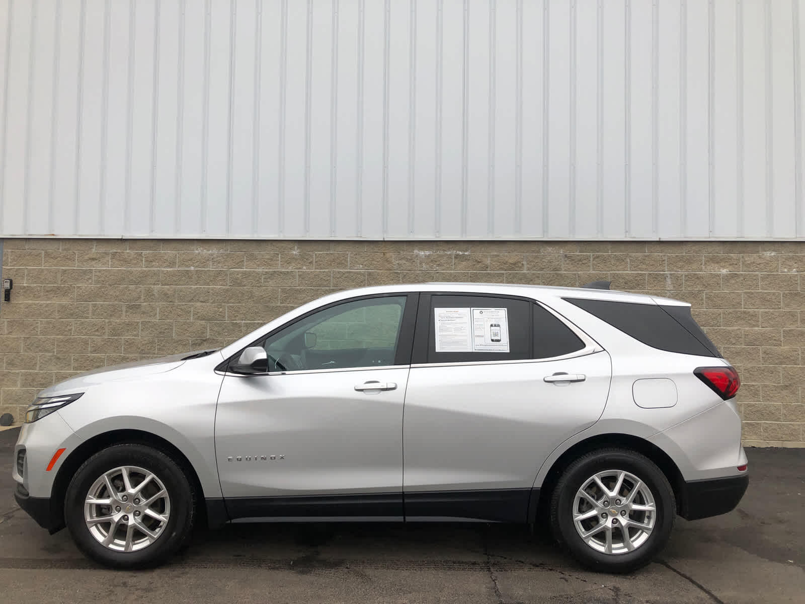 Used 2022 Chevrolet Equinox LT with VIN 3GNAXKEV1NL135747 for sale in Wilmington, OH