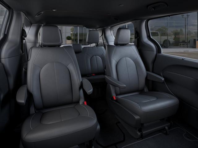 2025 Chrysler Pacifica Select - Photo 15
