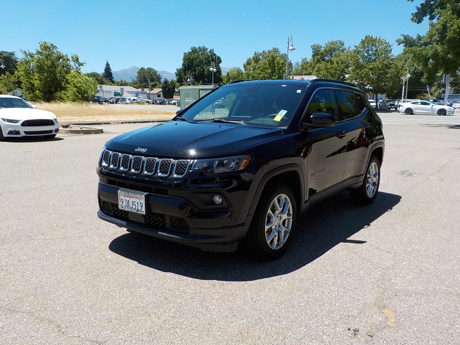 Used 2023 Jeep Compass Latitude Lux with VIN 3C4NJDFN0PT556495 for sale in Redding, CA