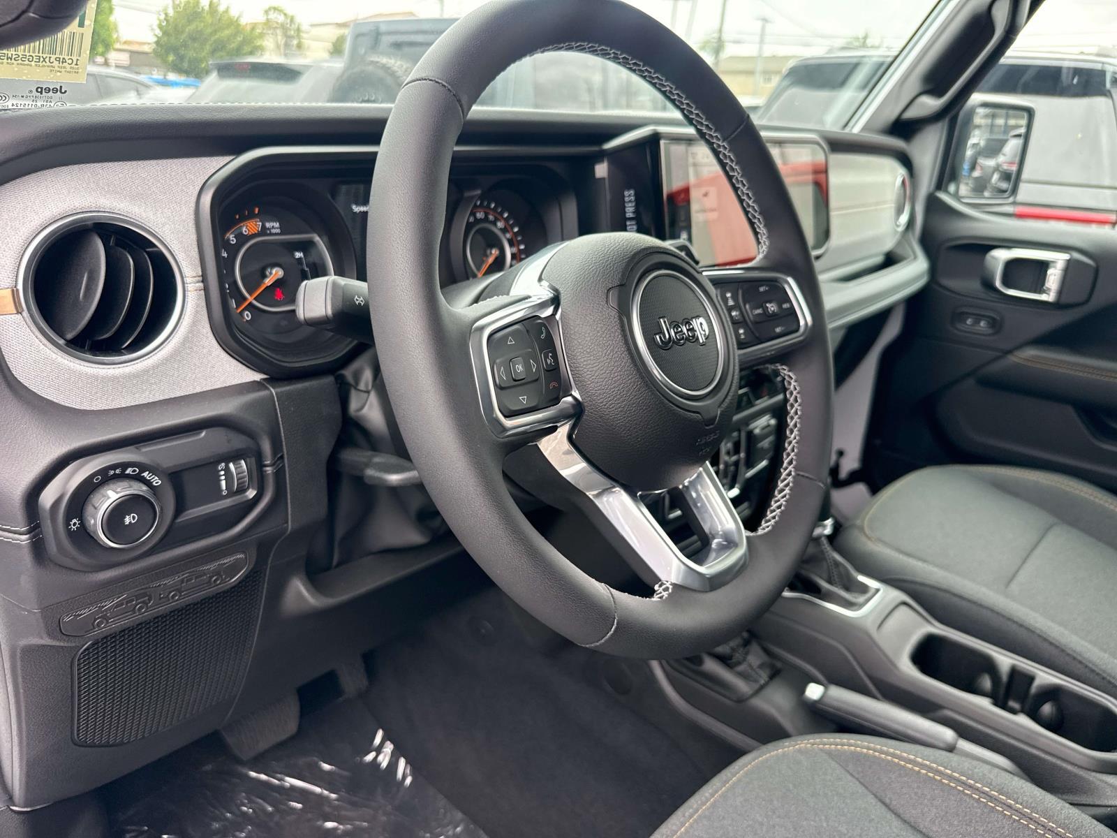 2025 Jeep Wrangler 4-Door Sahara - Photo 24