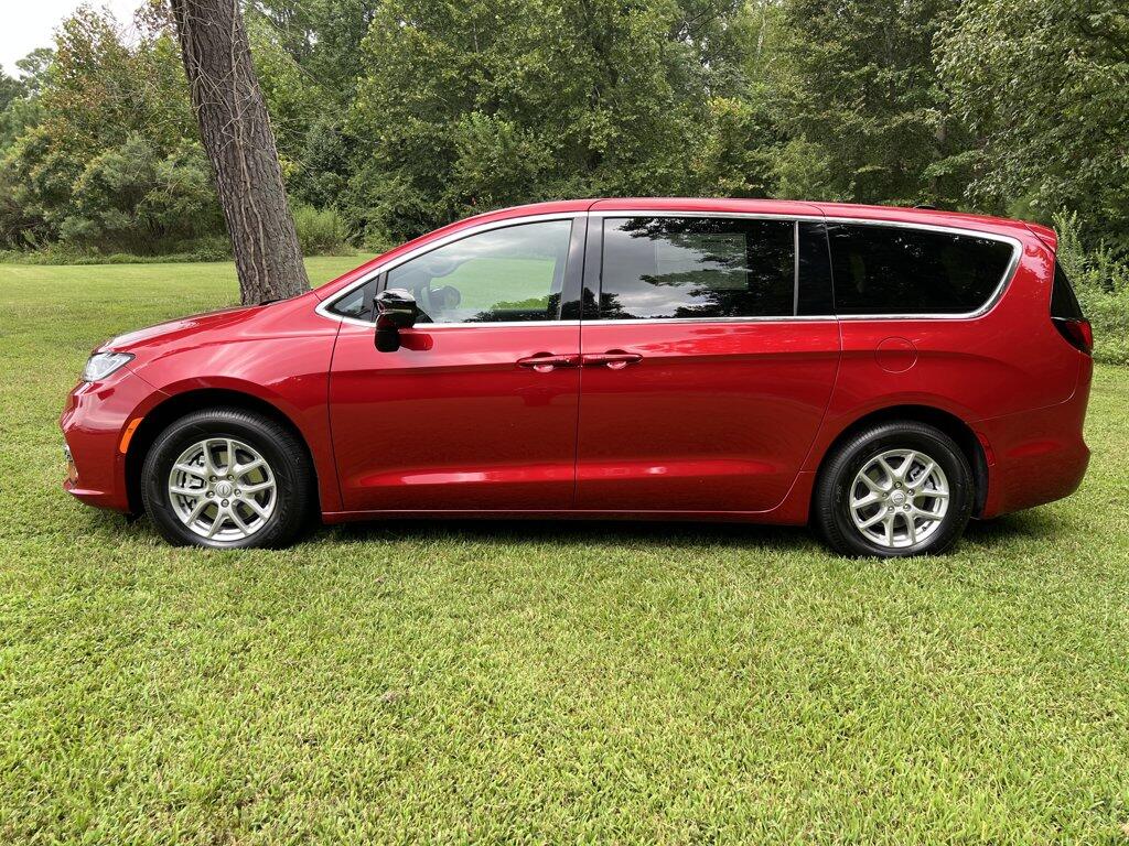 2026 Chrysler Pacifica Select - Photo 6