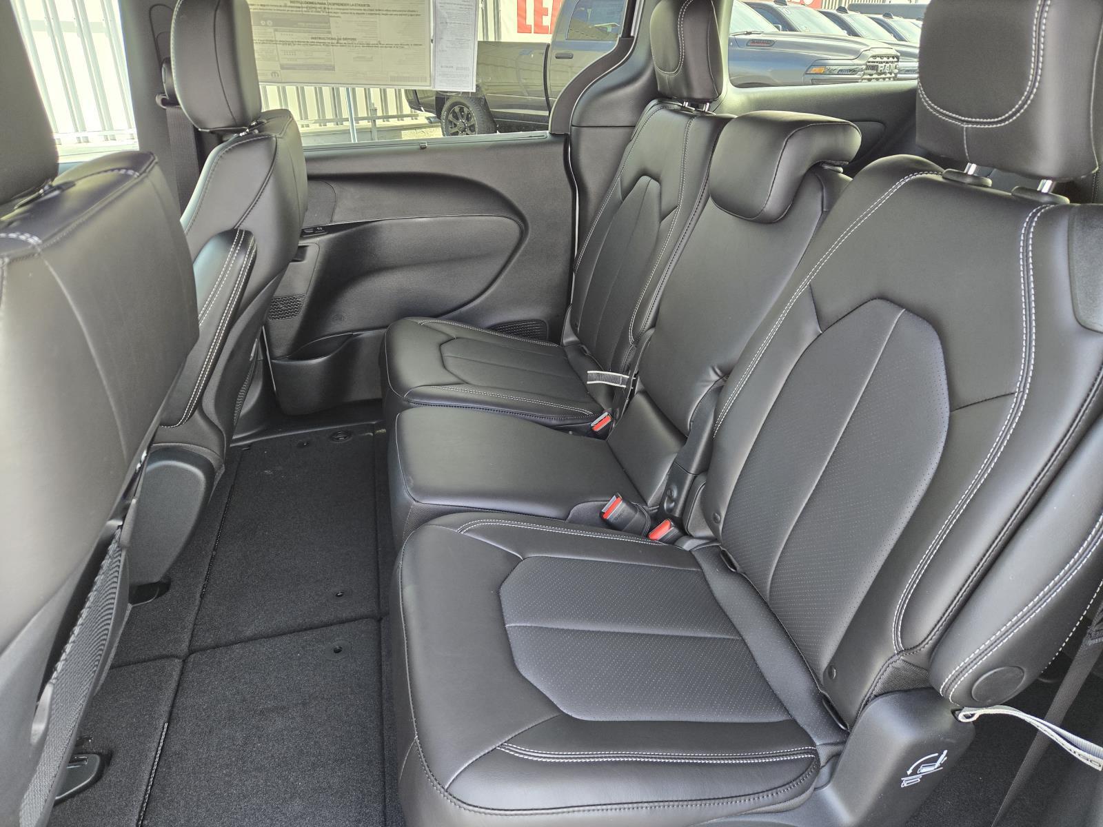 2026 Chrysler Pacifica Select - Photo 27