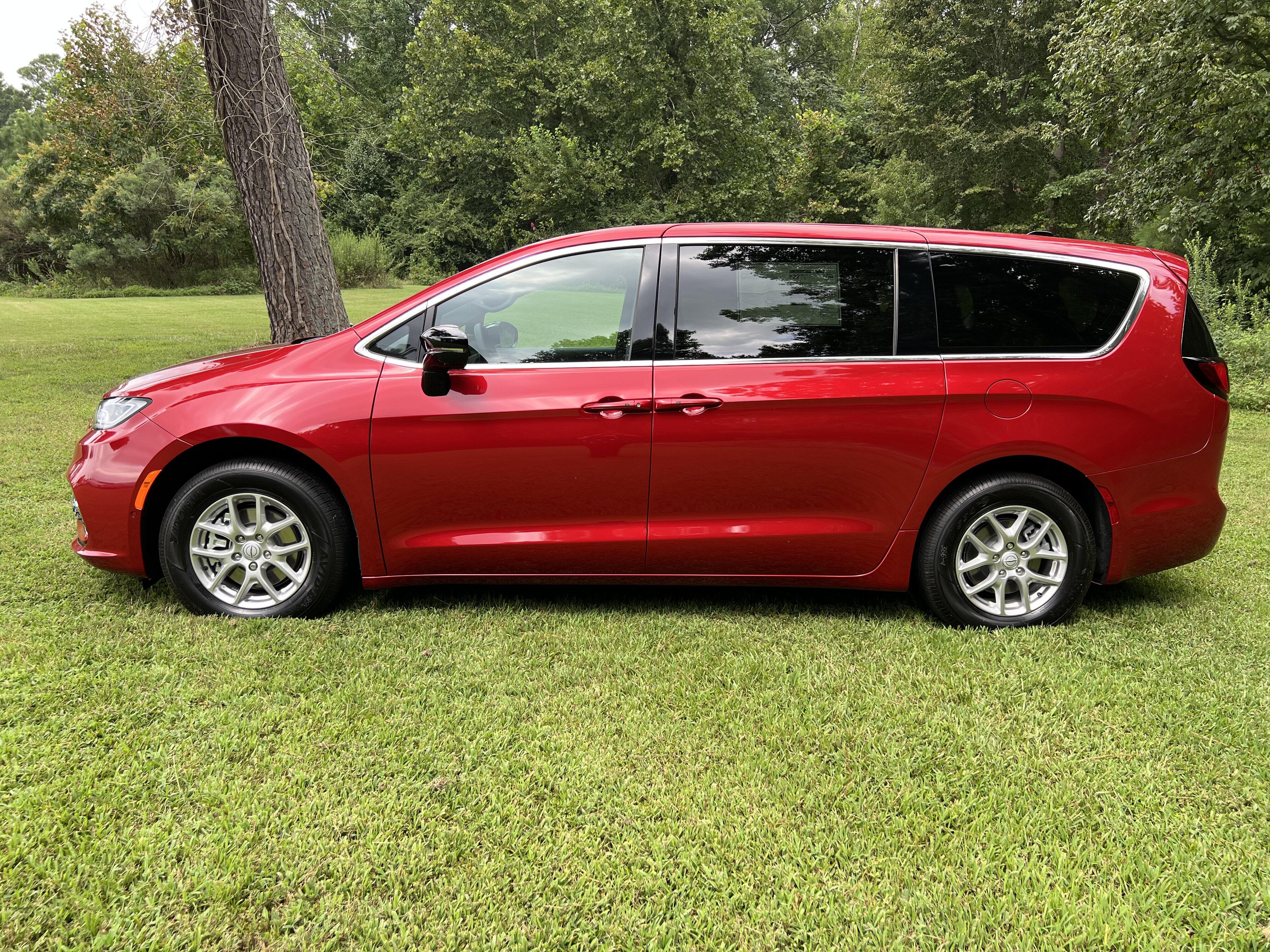 2026 Chrysler Pacifica Select - Photo 6