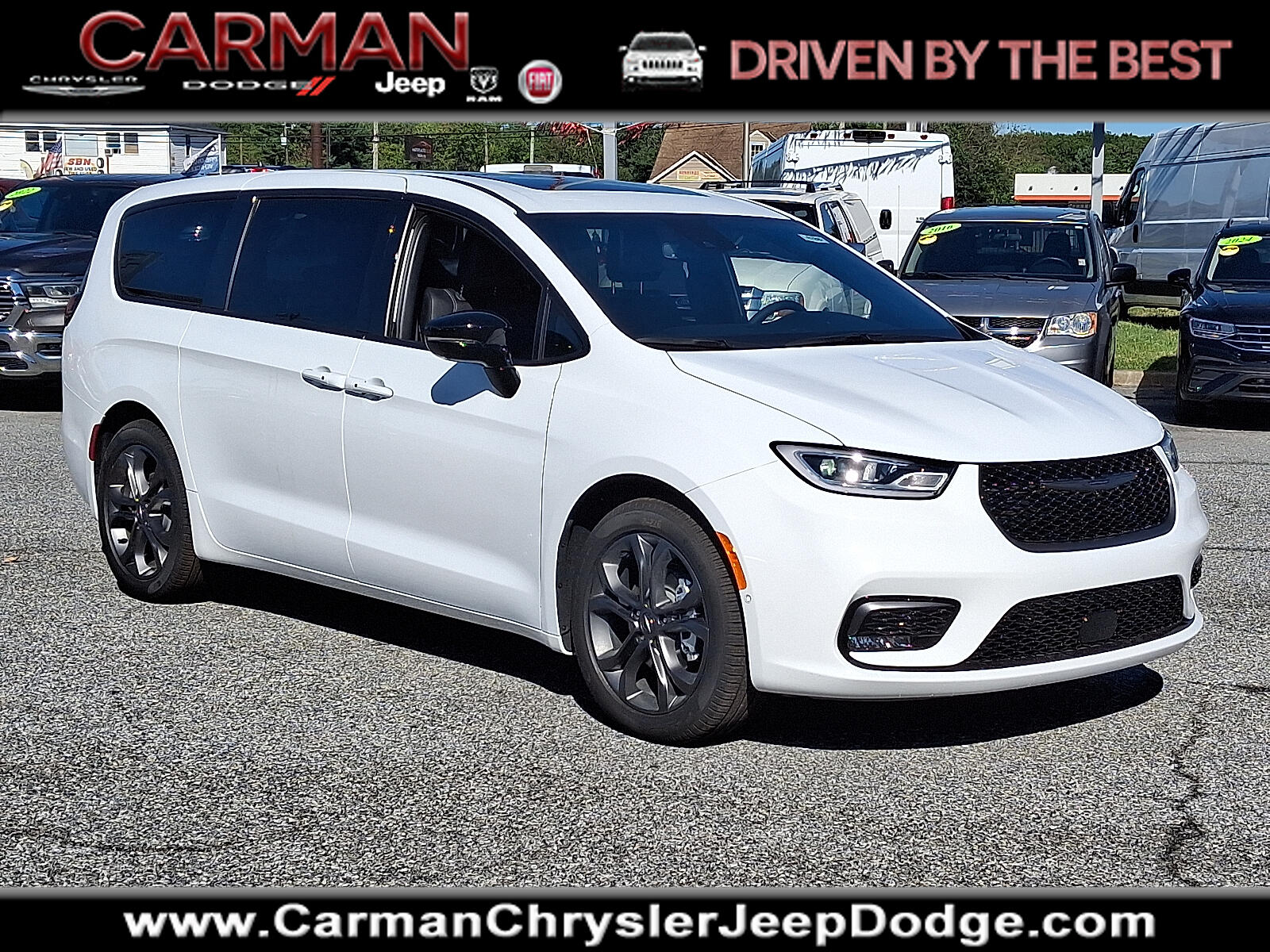 2026 Chrysler Pacifica Select's photo