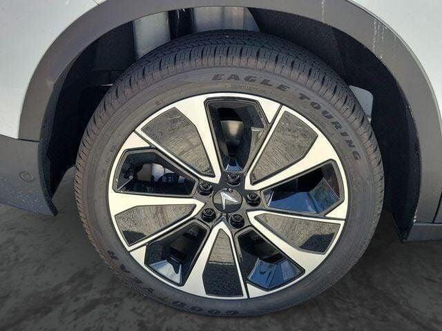 2025 VinFast VF 8 Plus - Photo 16