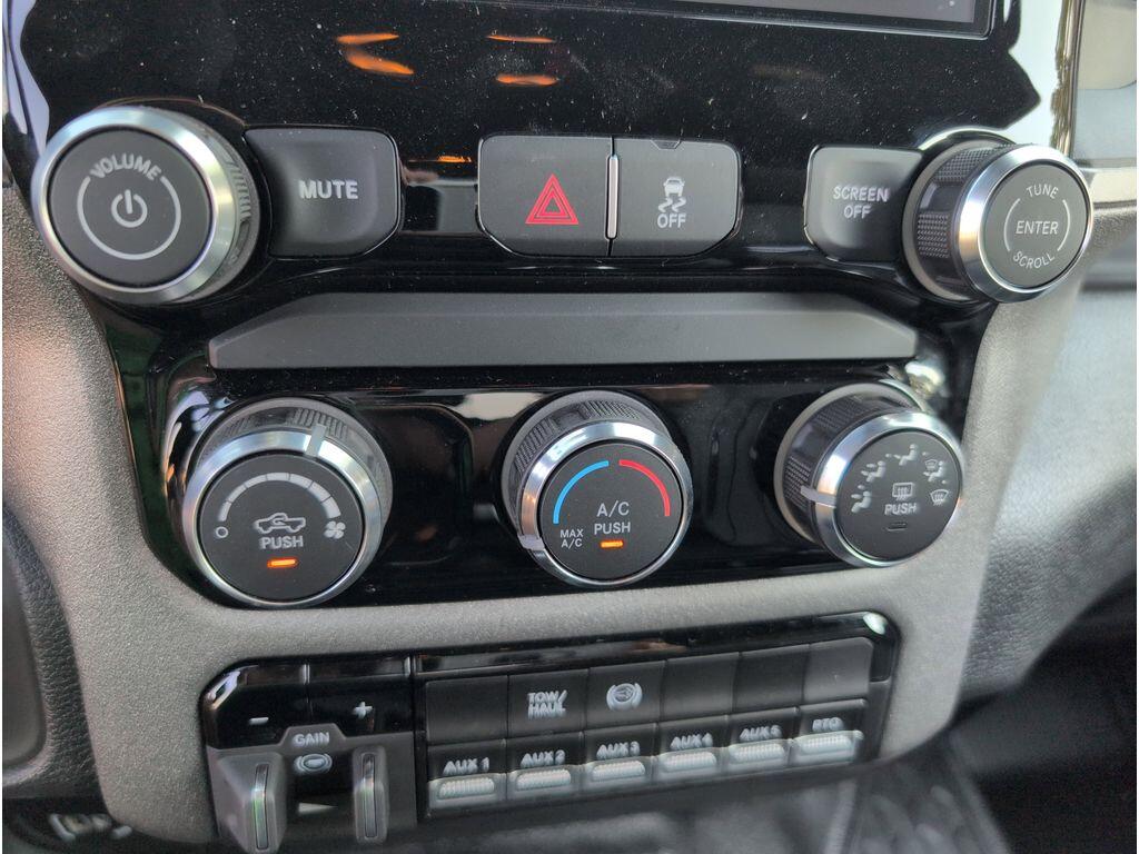 2026 RAM 3500 Chassis Tradesman - Photo 17