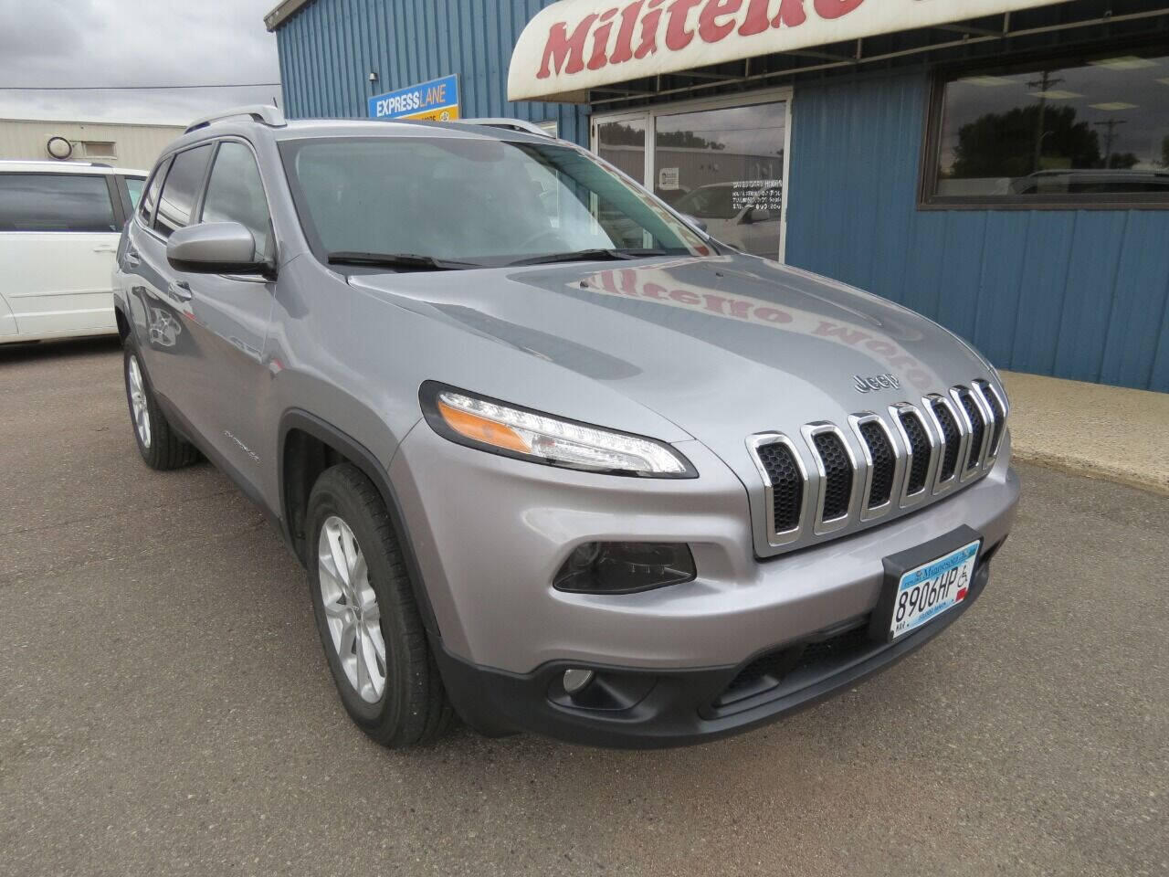 Used 2016 Jeep Cherokee Latitude with VIN 1C4PJMCB6GW276514 for sale in Fairmont, Minnesota