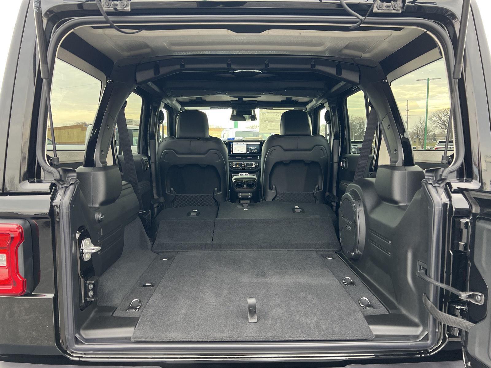 2026 Jeep Wrangler 4-Door Sahara - Photo 51