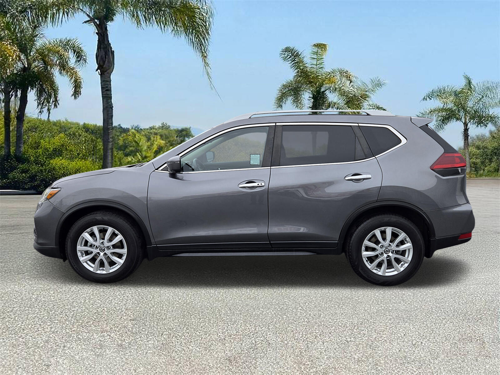 Used 2018 Nissan Rogue SV with VIN 5N1AT2MT7JC837562 for sale in Downey, CA