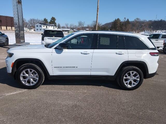 Used 2022 Jeep Grand Cherokee Limited with VIN 1C4RJHBG0N8619865 for sale in Prairie Du Chien, WI