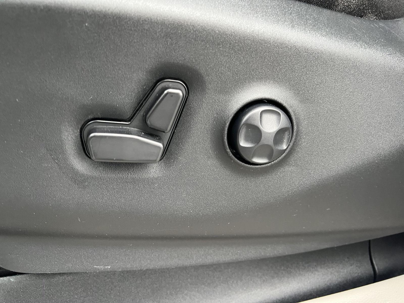2024 Chrysler Pacifica Touring L - Photo 11