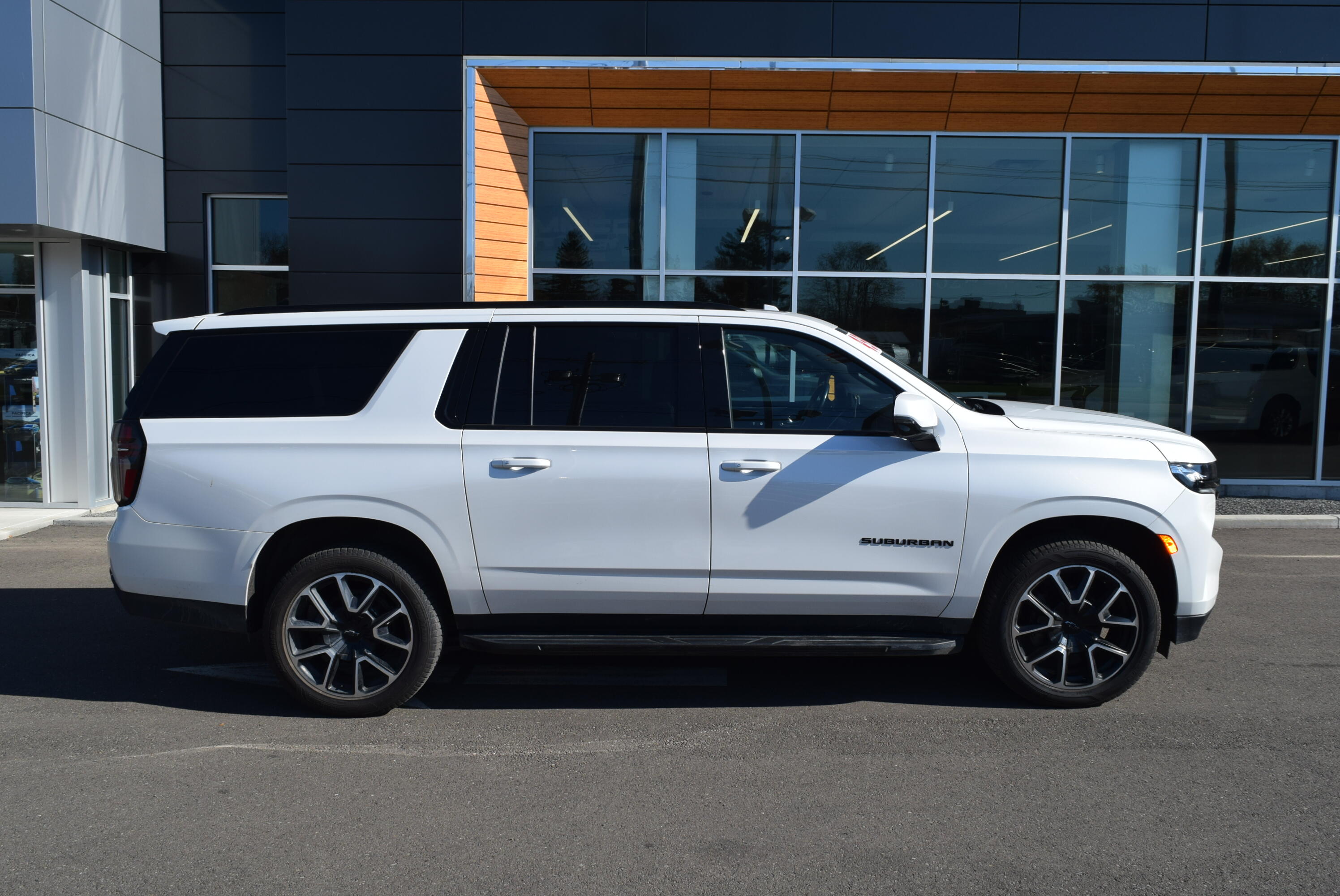 2023 Chevrolet Suburban Rst