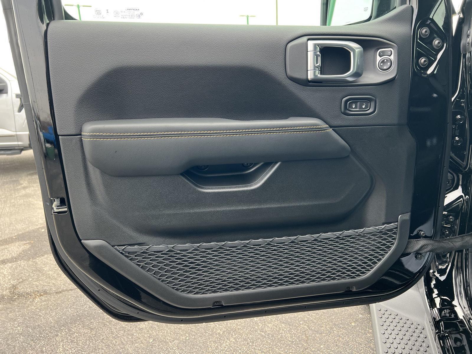 2026 Jeep Wrangler 4-Door Sahara - Photo 15