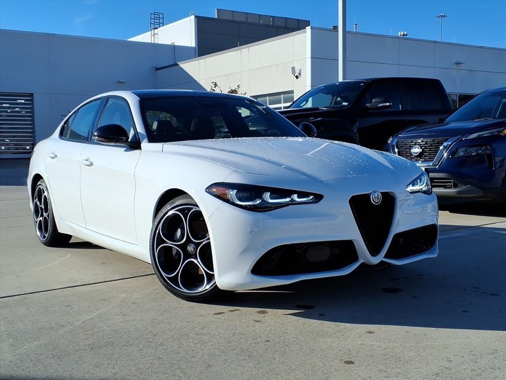 2025 Alfa Romeo Giulia Base's photo