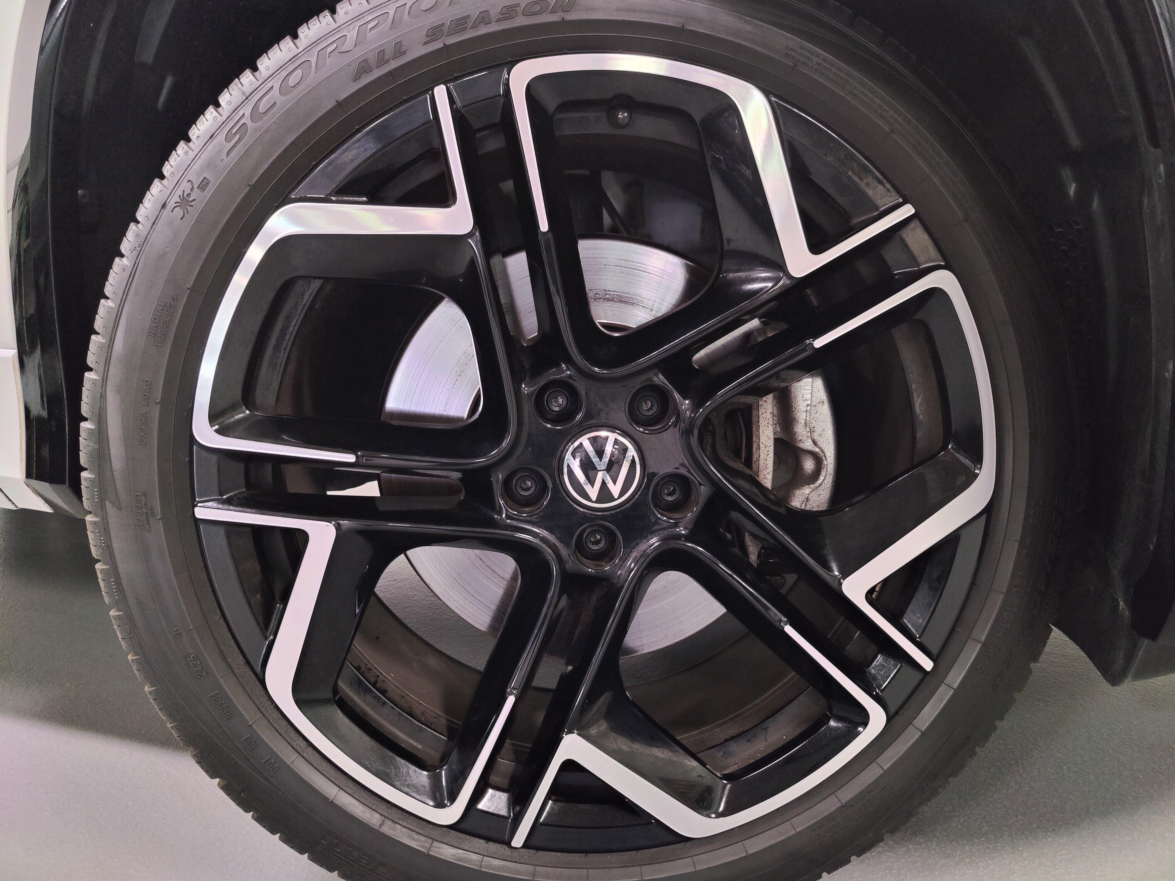 2025 Volkswagen Tiguan SEL R-LINE - Photo 9
