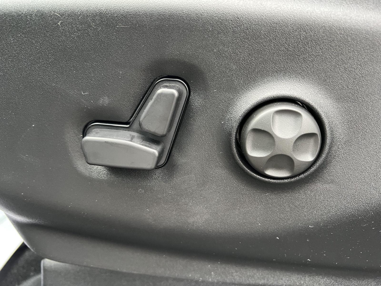 2026 Chrysler Voyager LX - Photo 15