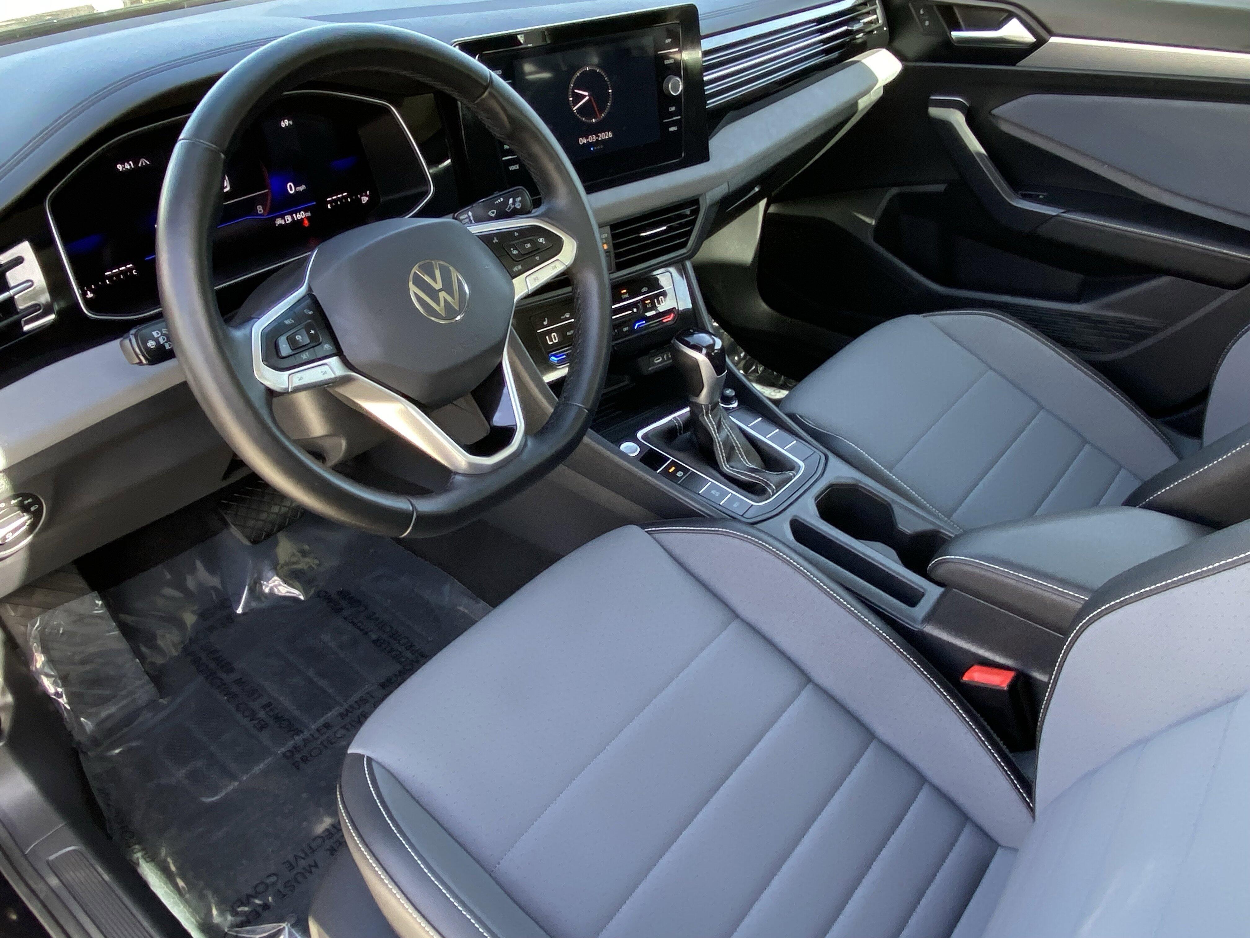 2025 Volkswagen Jetta SE - Photo 26