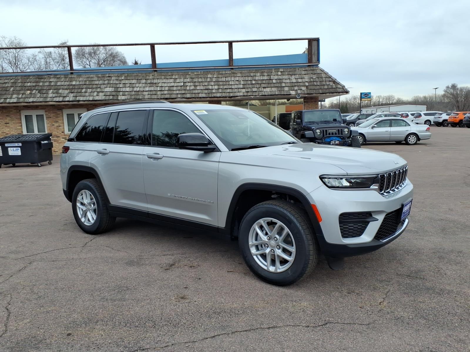2026 Jeep Grand Cherokee Laredo