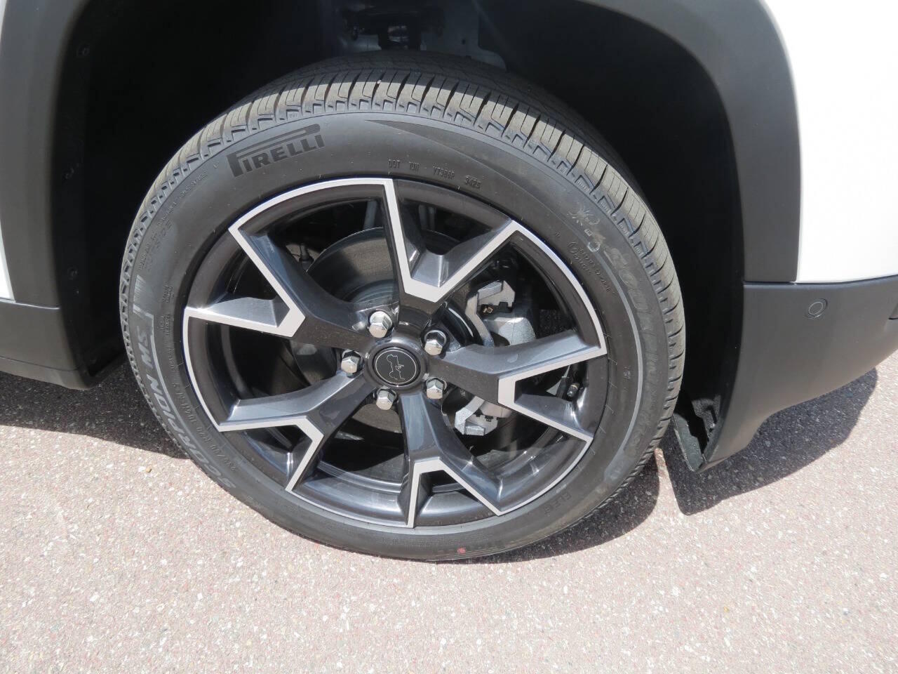 2026 Jeep Cherokee Overland - Photo 13