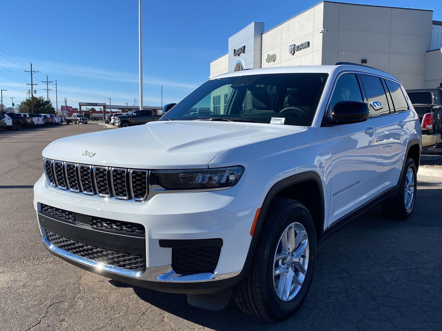 2025 Jeep Grand Cherokee L Laredo's photo