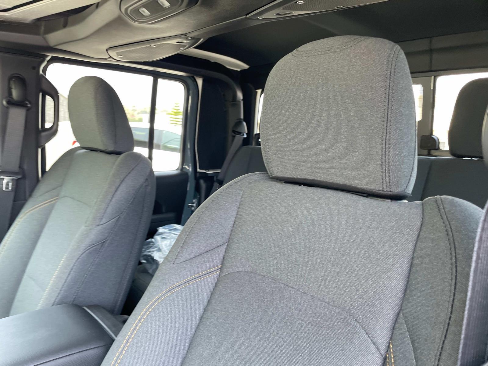 2025 Jeep Gladiator Willys - Photo 18