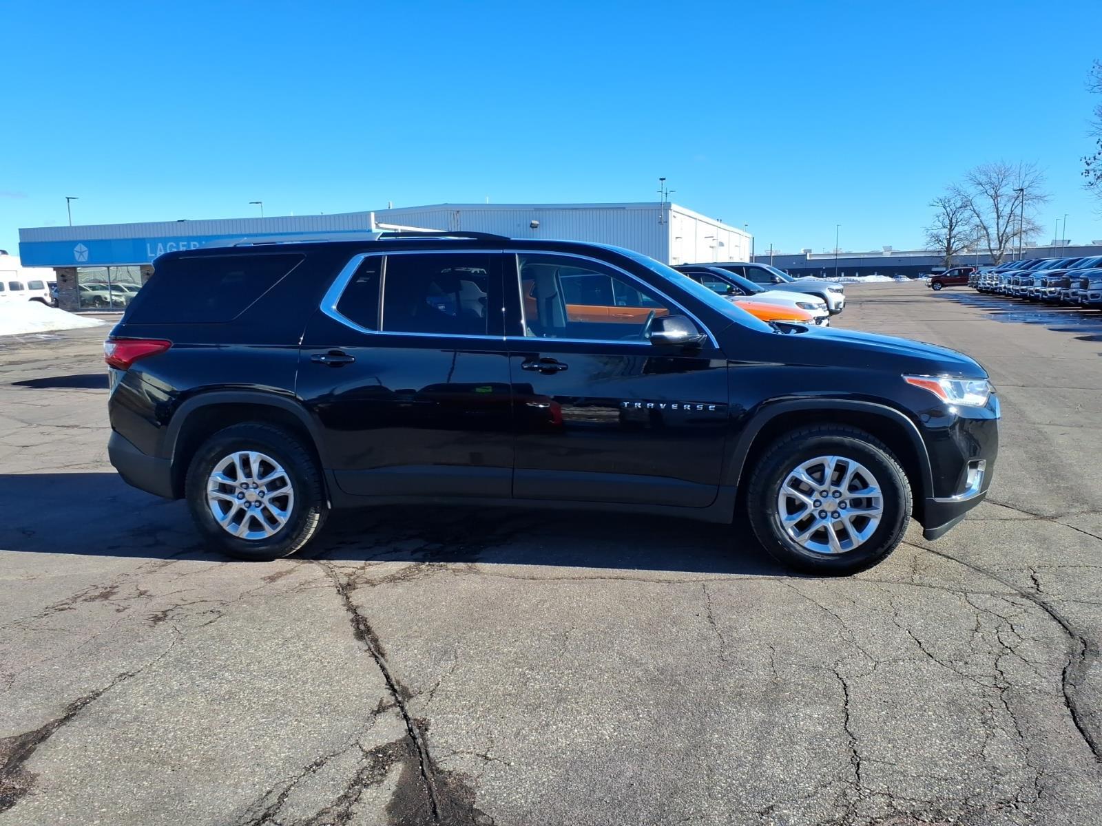 Used 2018 Chevrolet Traverse 1LT with VIN 1GNEVGKW6JJ285047 for sale in Saint Peter, Minnesota