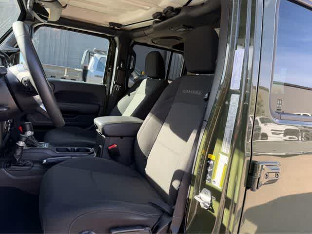 2023 Jeep Wrangler 4-Door Sahara - Photo 19