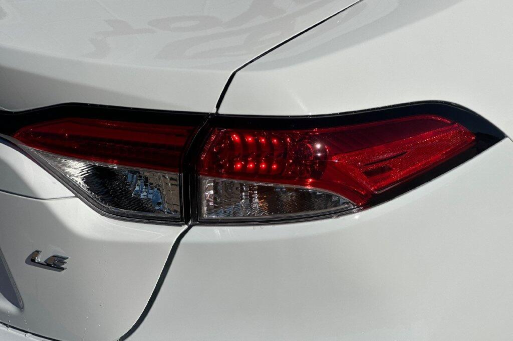 2025 Toyota Corolla LE - Photo 11