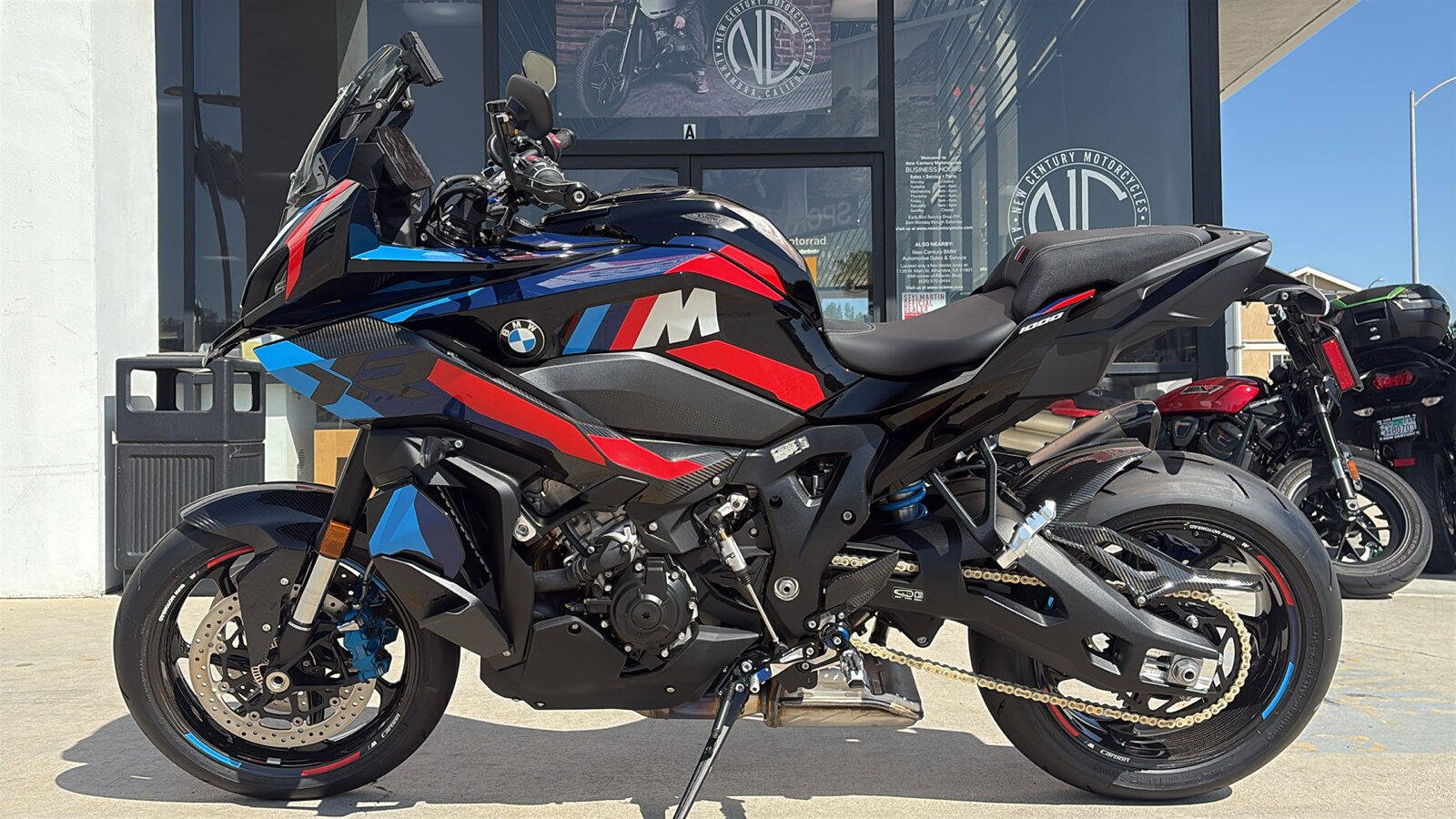 2026 BMW M1000XR