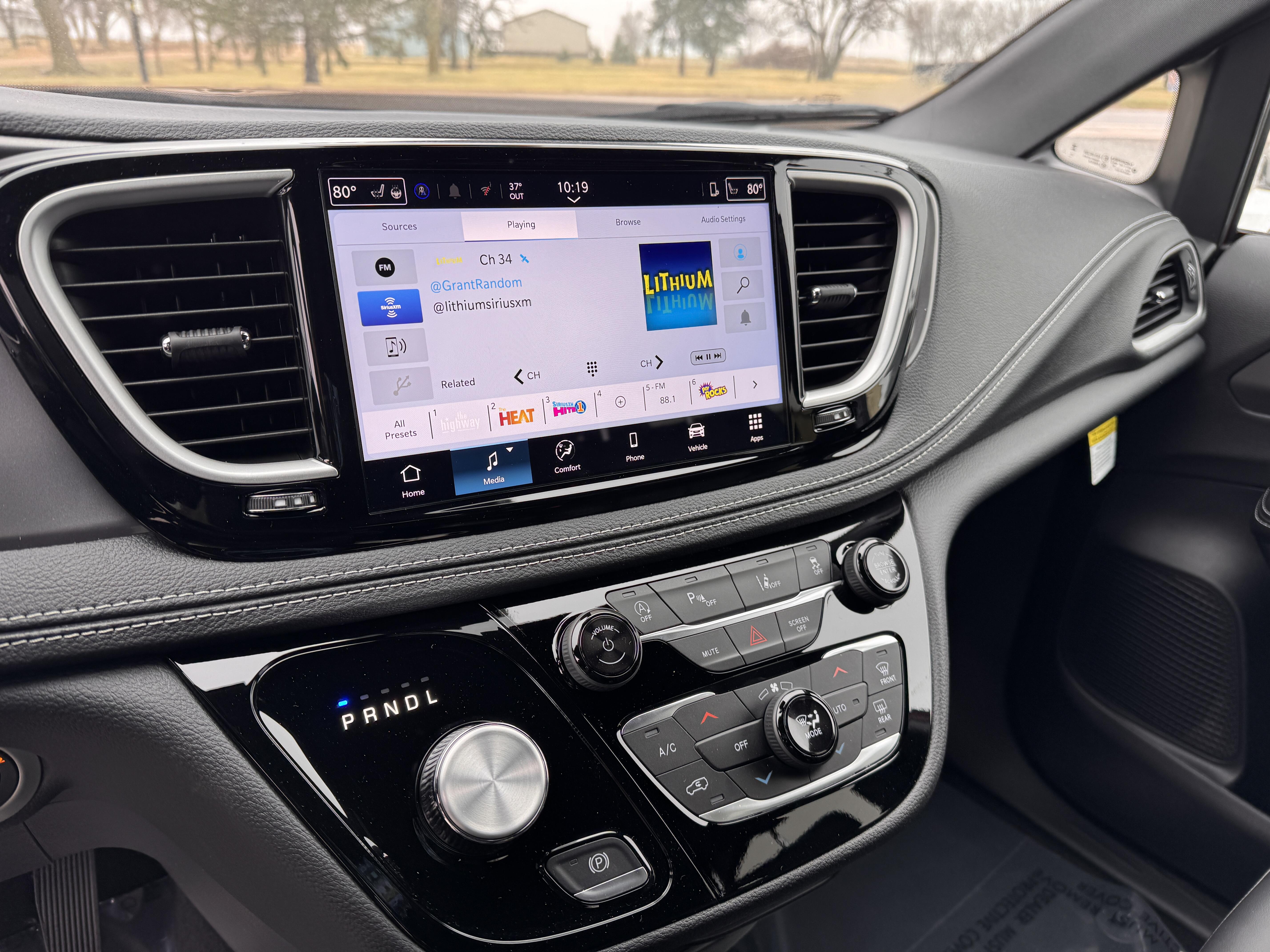 2026 Chrysler Pacifica Select - Photo 14