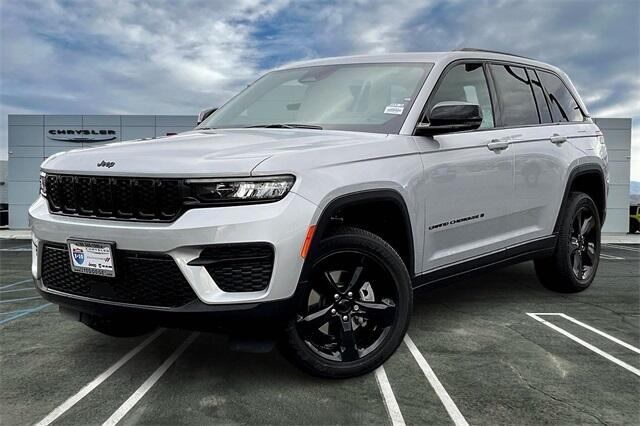2025 Jeep Grand Cherokee Altitude's photo