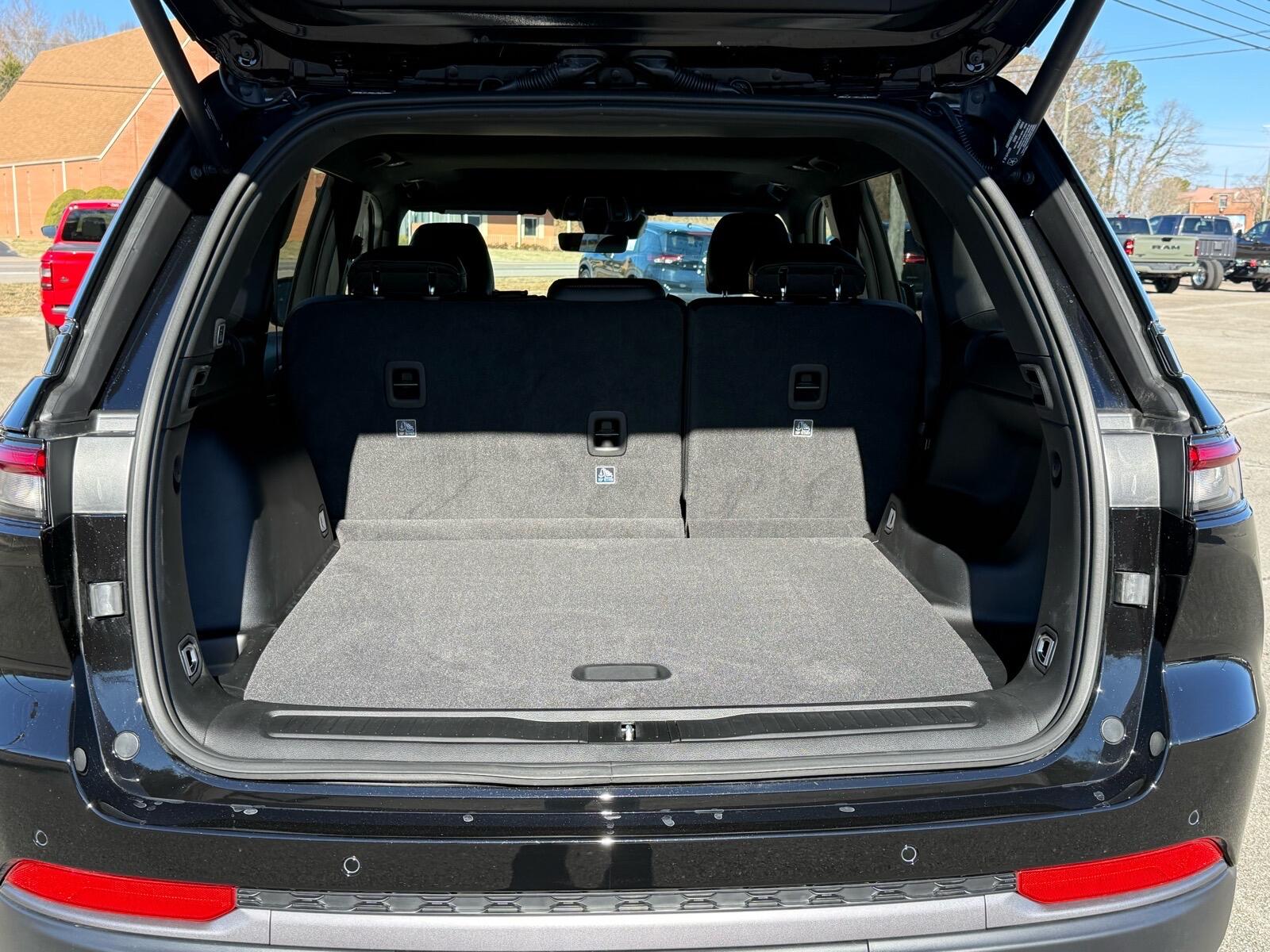 2026 Jeep Grand Cherokee Laredo - Photo 15