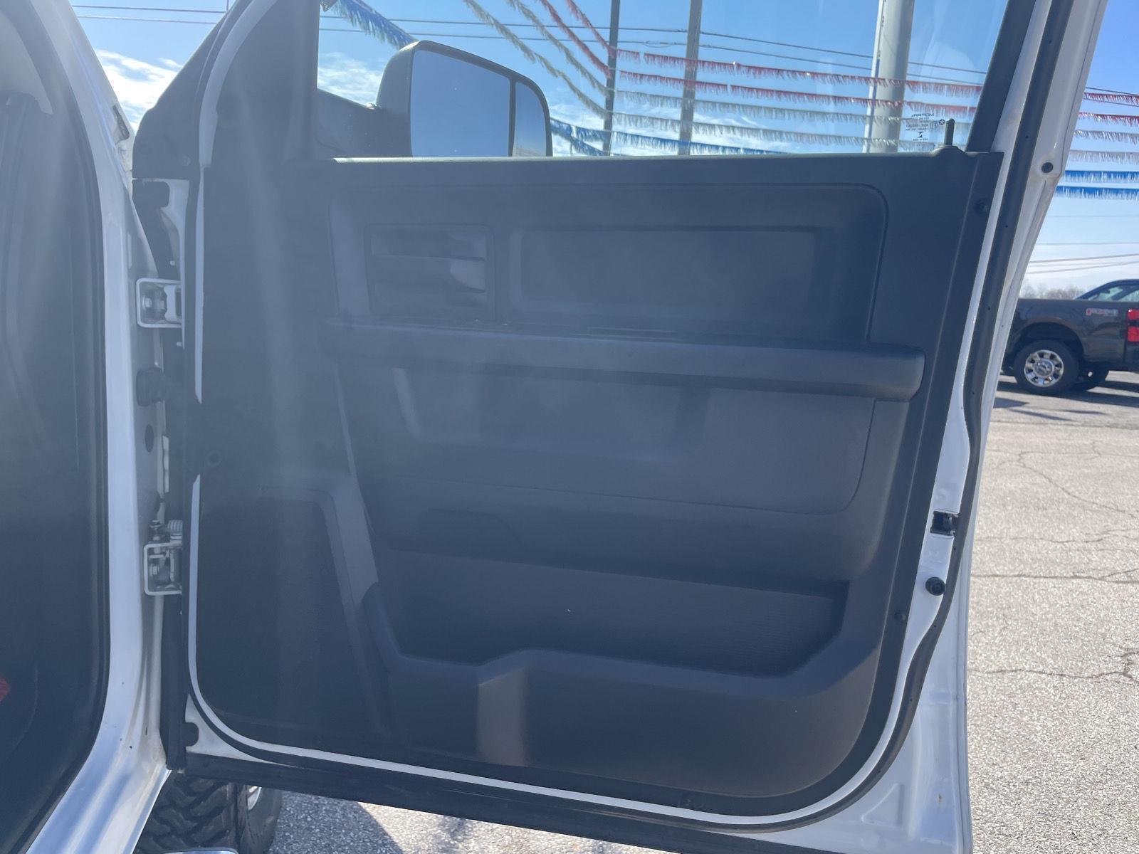 2015 RAM Ram 3500 Chassis Cab Tradesman - Photo 23