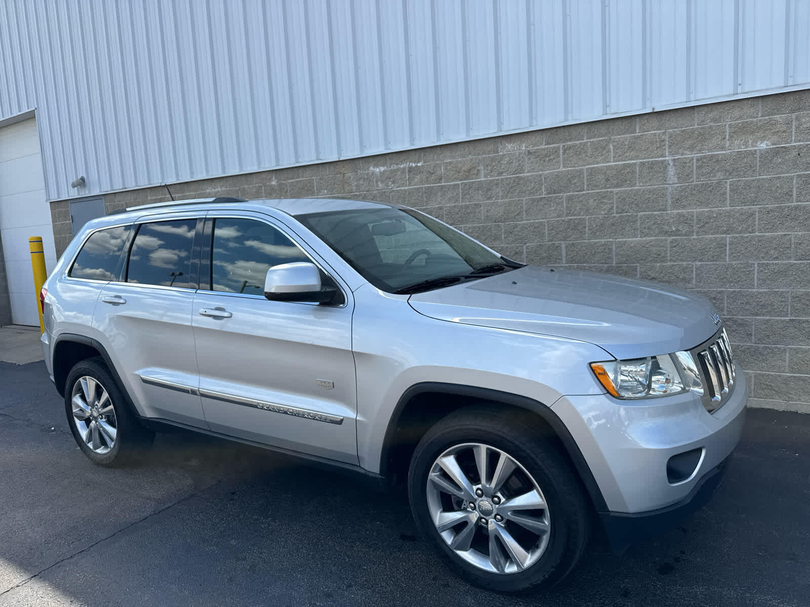 Used 2011 Jeep Grand Cherokee Laredo with VIN 1J4RR4GT5BC675388 for sale in Wilmington, OH