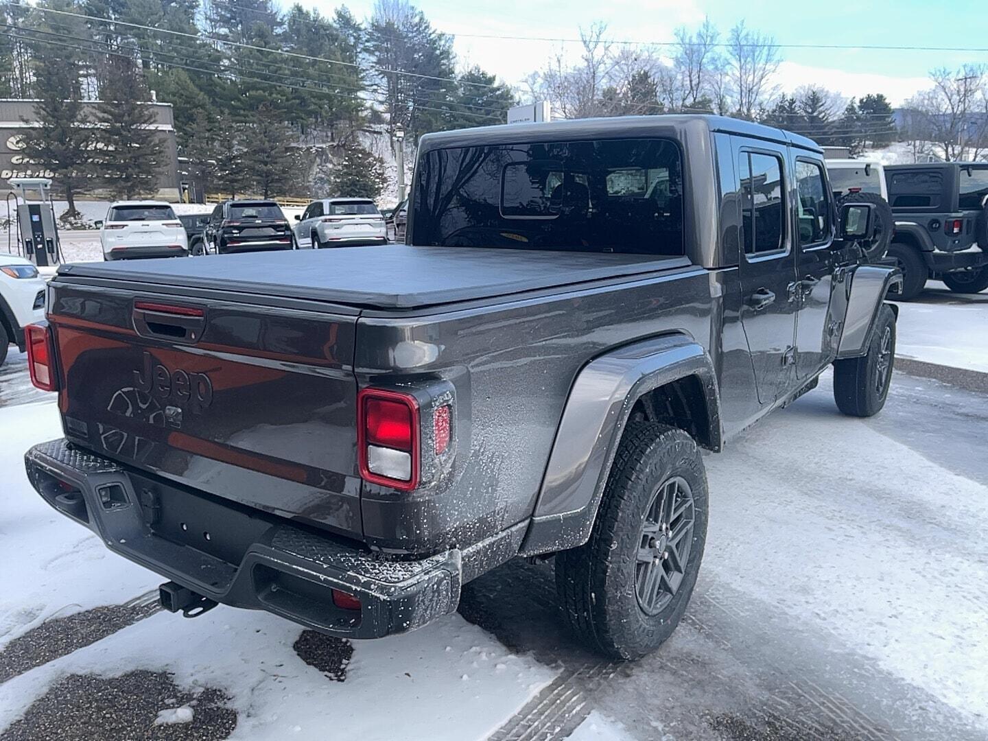 View vehicle photo 5