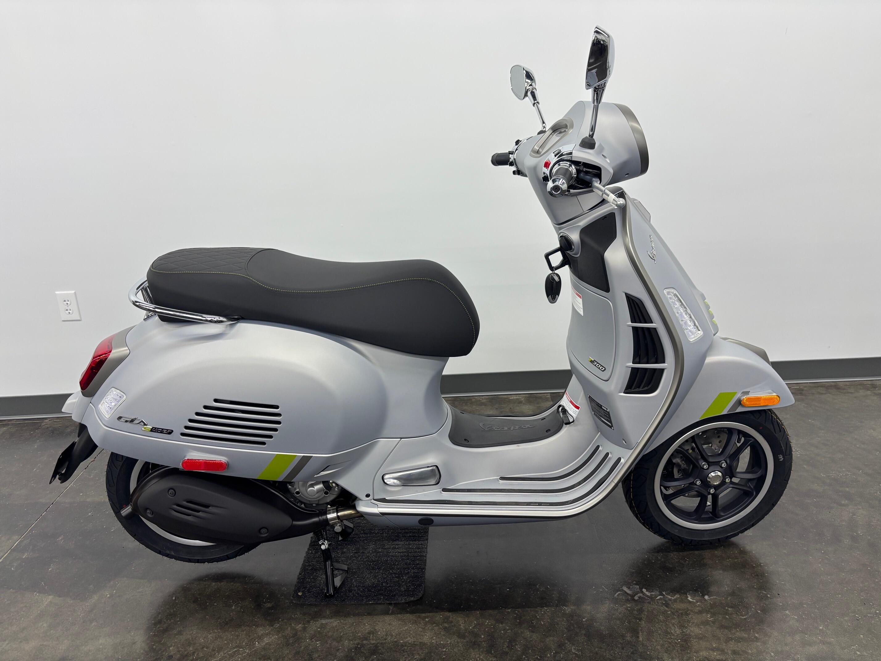 2024 Vespa GTS 300 Supertech
