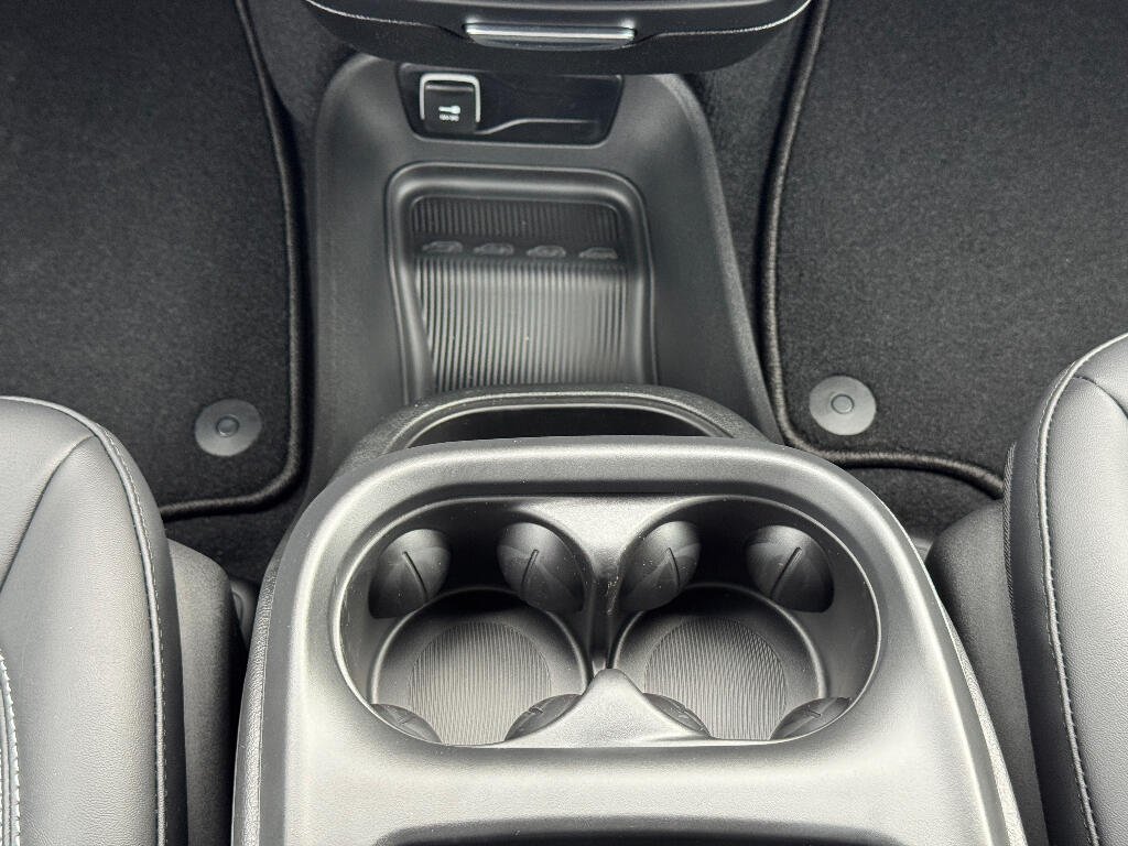 2026 Chrysler Pacifica Select - Photo 12