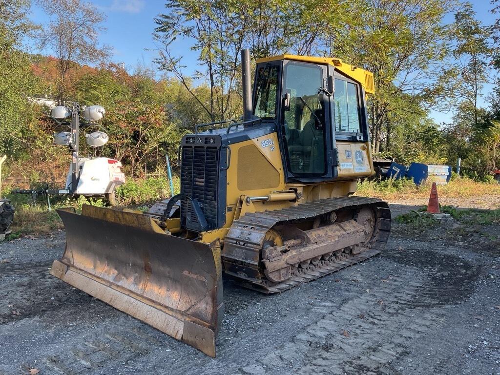 2017 John Deere 650J XLT