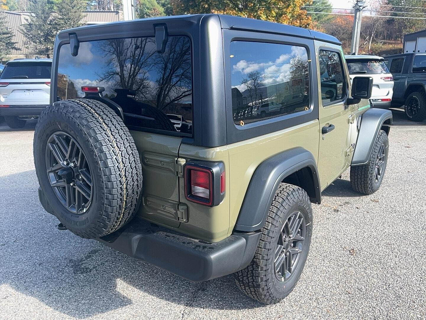 View vehicle photo 5