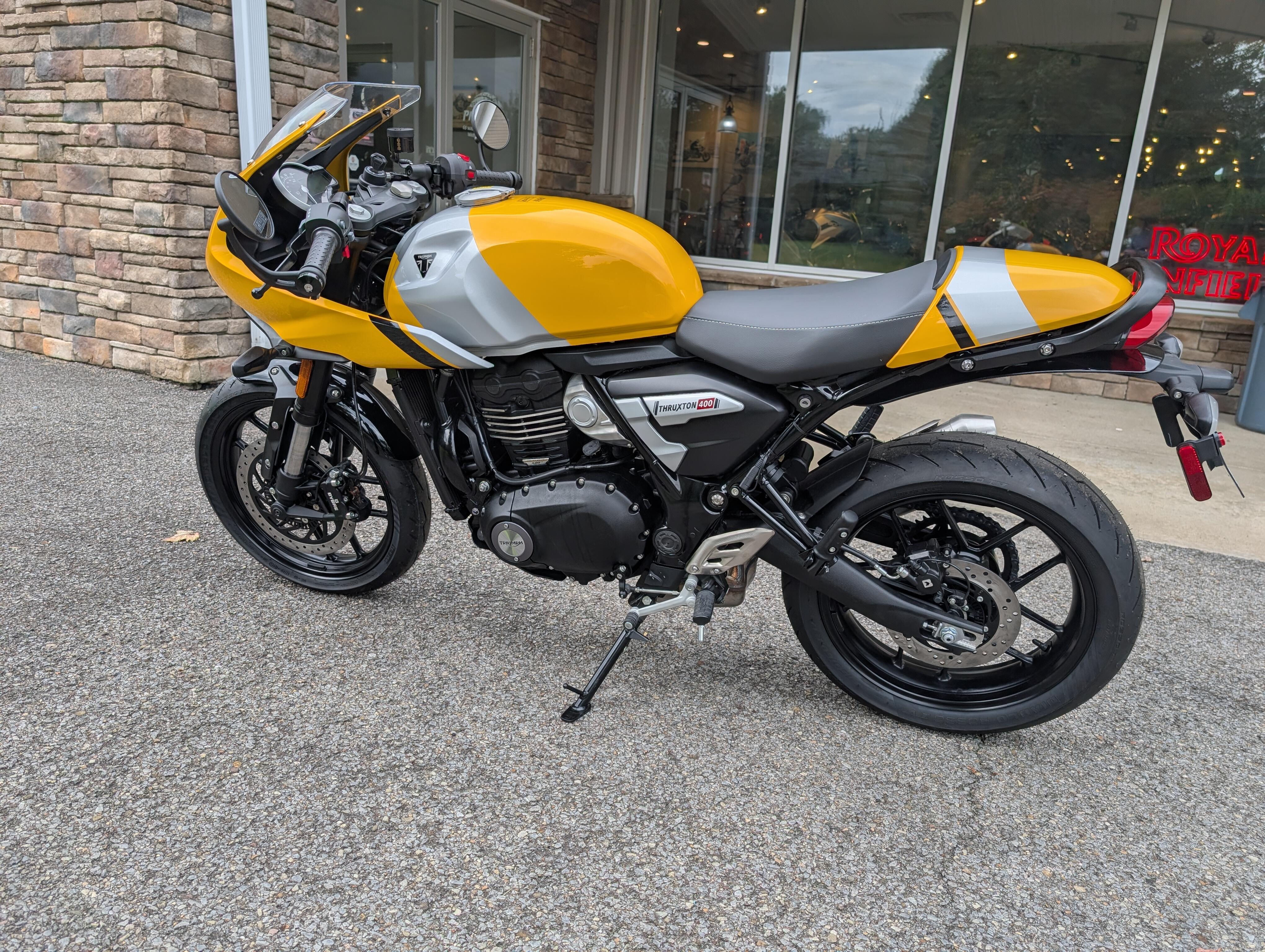 2026 Triumph Thruxton 400