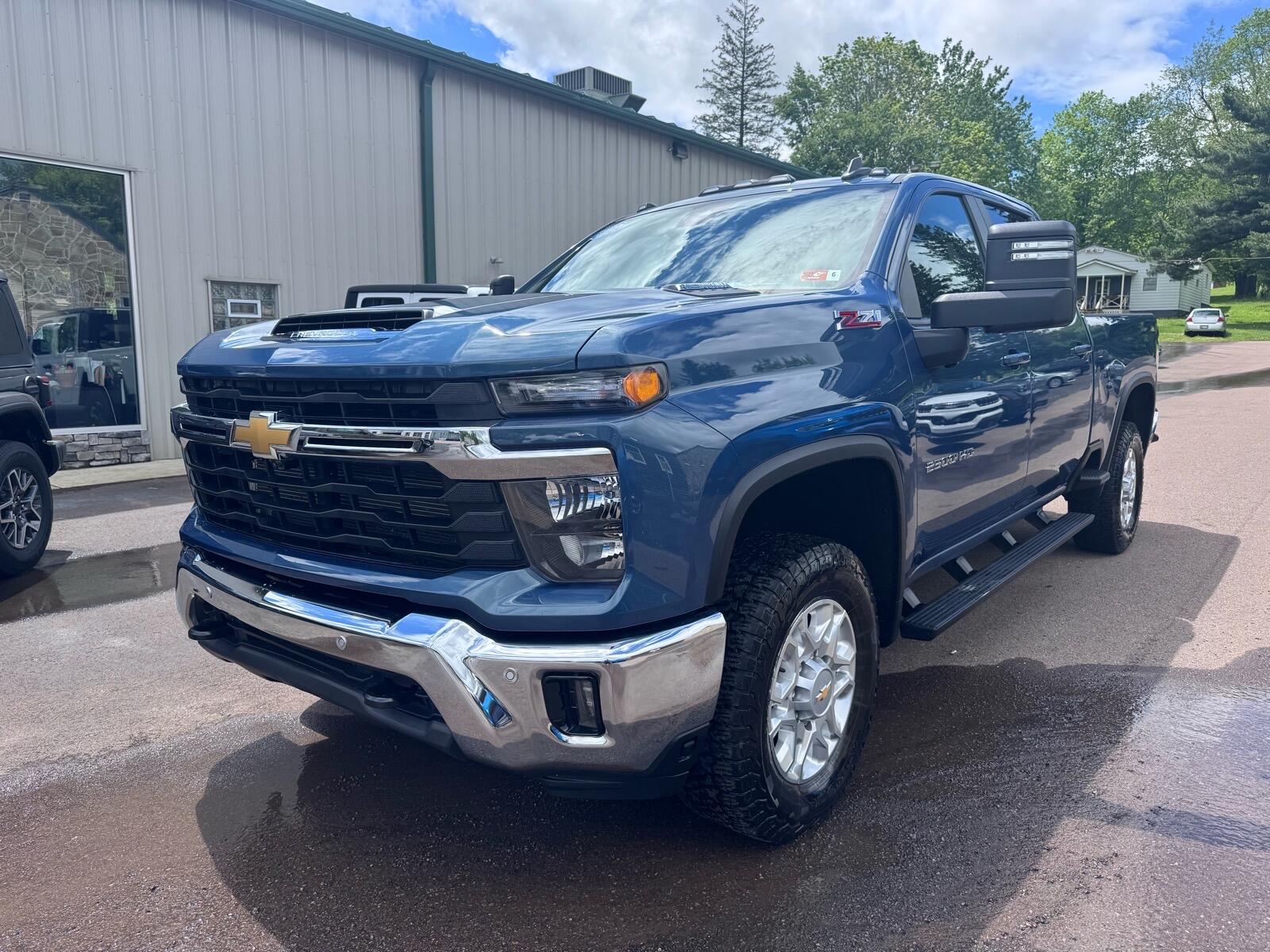2025 Chevrolet Silverado HD LT 4WD Crew Cab Standard Box's photo