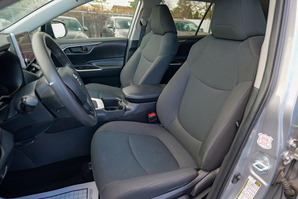 2024 Toyota RAV4 LE - Photo 20