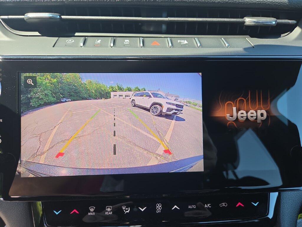 2026 Jeep Grand Cherokee Laredo - Photo 15